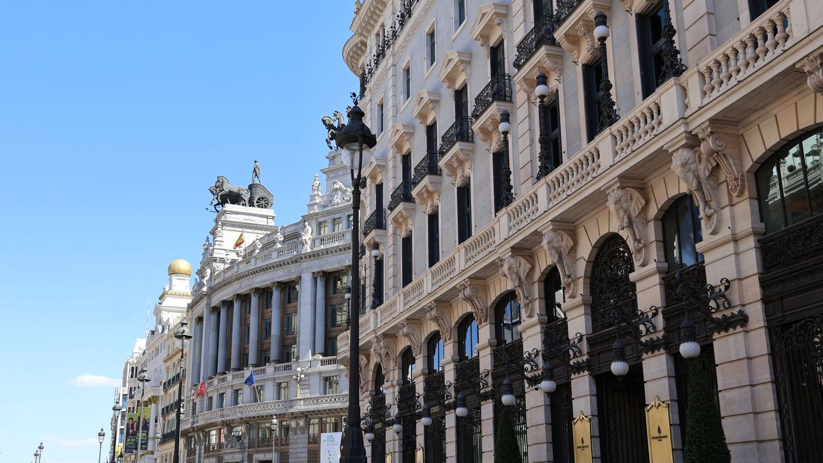 Des immeubles de Madrid sous un ciel dégagé